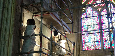 Restauration d'une peinture murale à la Chapelle Saint Exupère